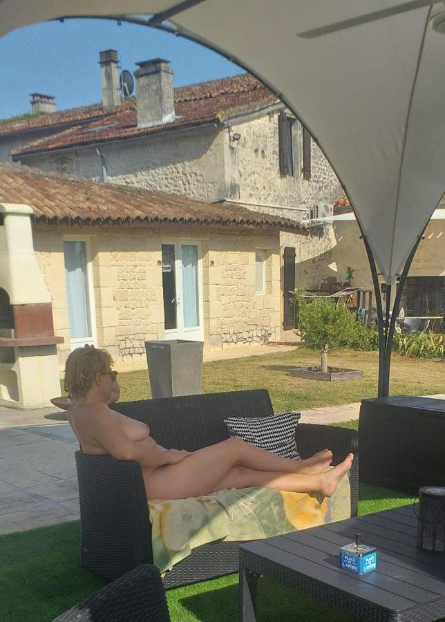 Chambre D'Hotes Naturiste Le Jardin Des Hirondelles Blanzaguet-Saint-Cybard エクステリア 写真