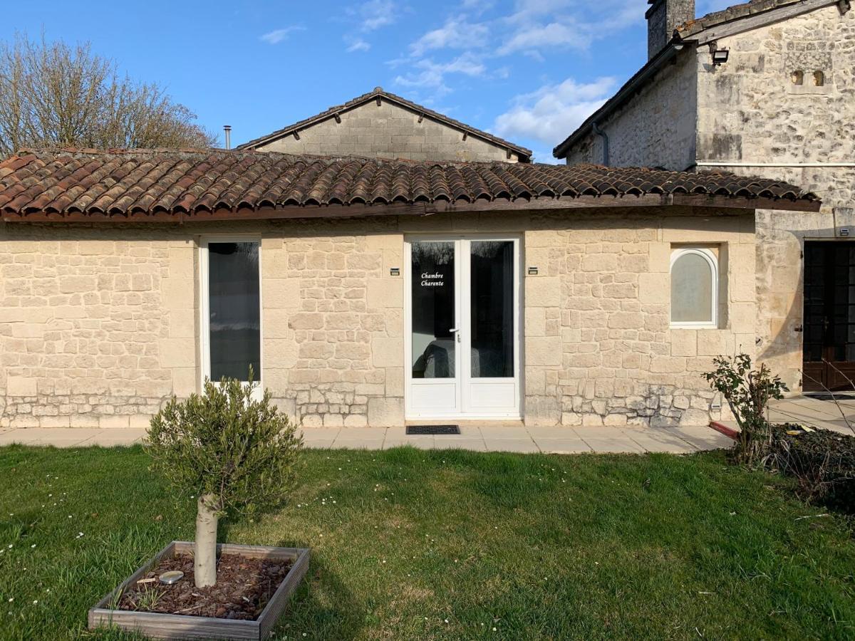 Chambre D'Hotes Naturiste Le Jardin Des Hirondelles Blanzaguet-Saint-Cybard エクステリア 写真