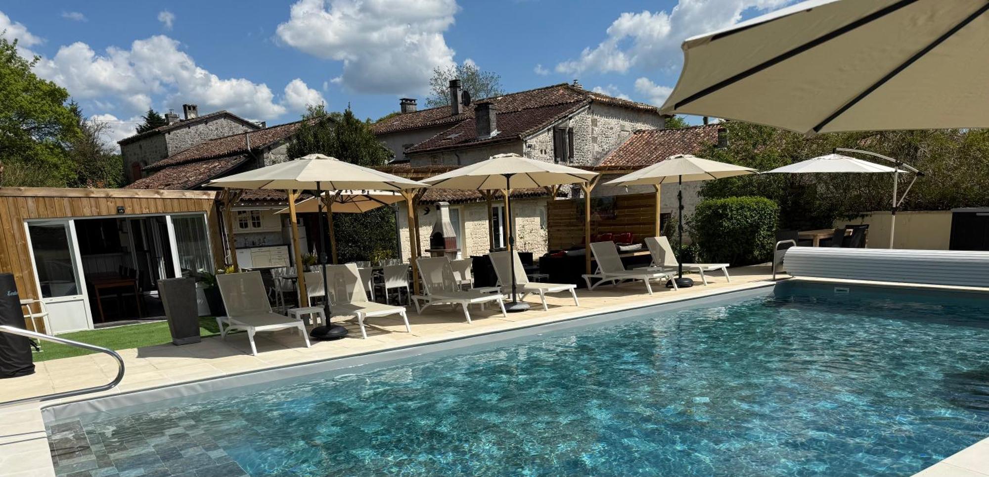 Chambre D'Hotes Naturiste Le Jardin Des Hirondelles Blanzaguet-Saint-Cybard エクステリア 写真