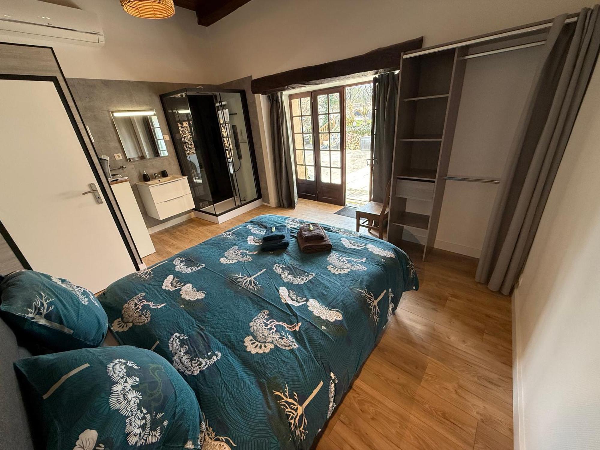 Chambre D'Hotes Naturiste Le Jardin Des Hirondelles Blanzaguet-Saint-Cybard エクステリア 写真
