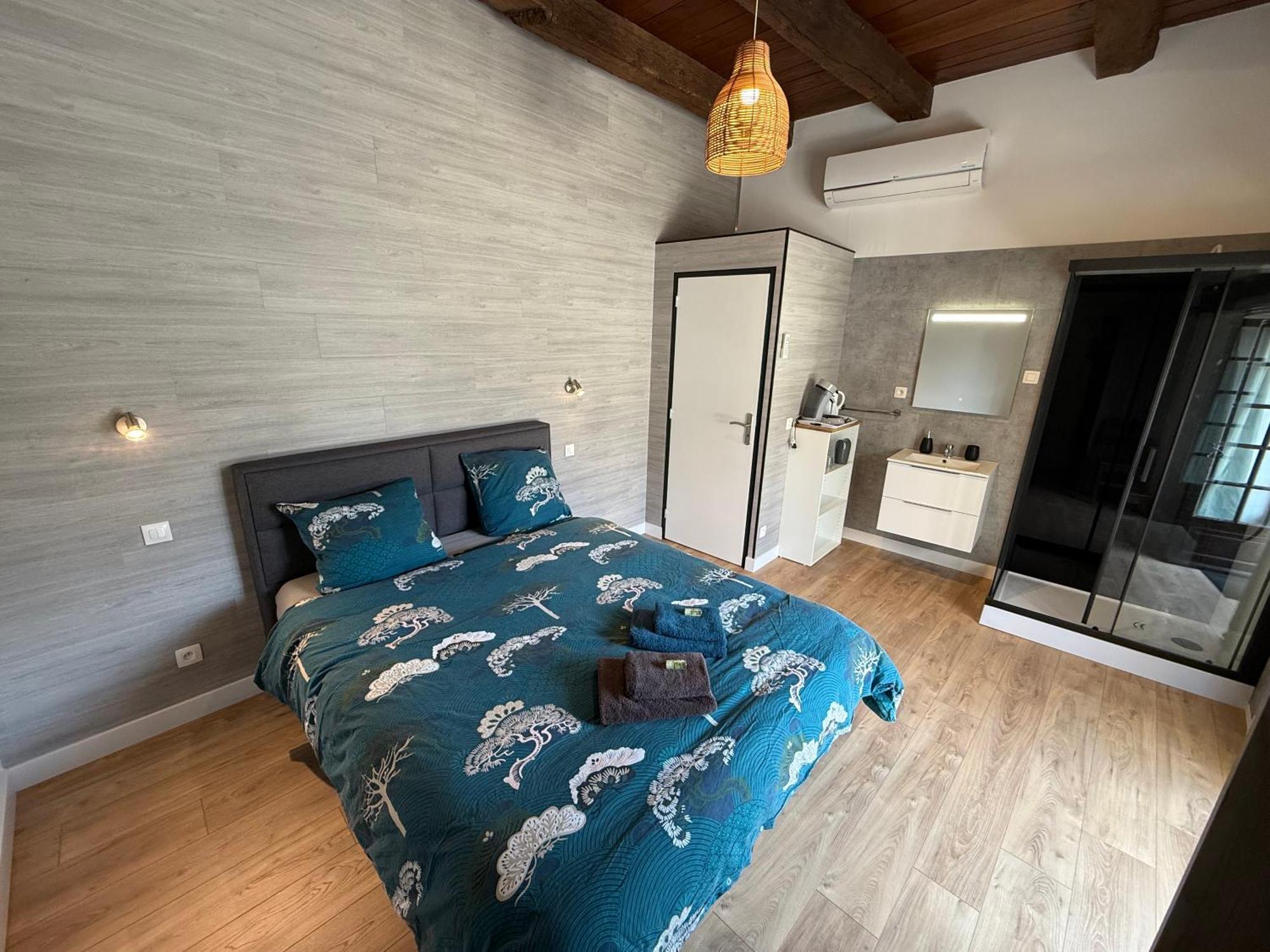 Chambre D'Hotes Naturiste Le Jardin Des Hirondelles Blanzaguet-Saint-Cybard エクステリア 写真